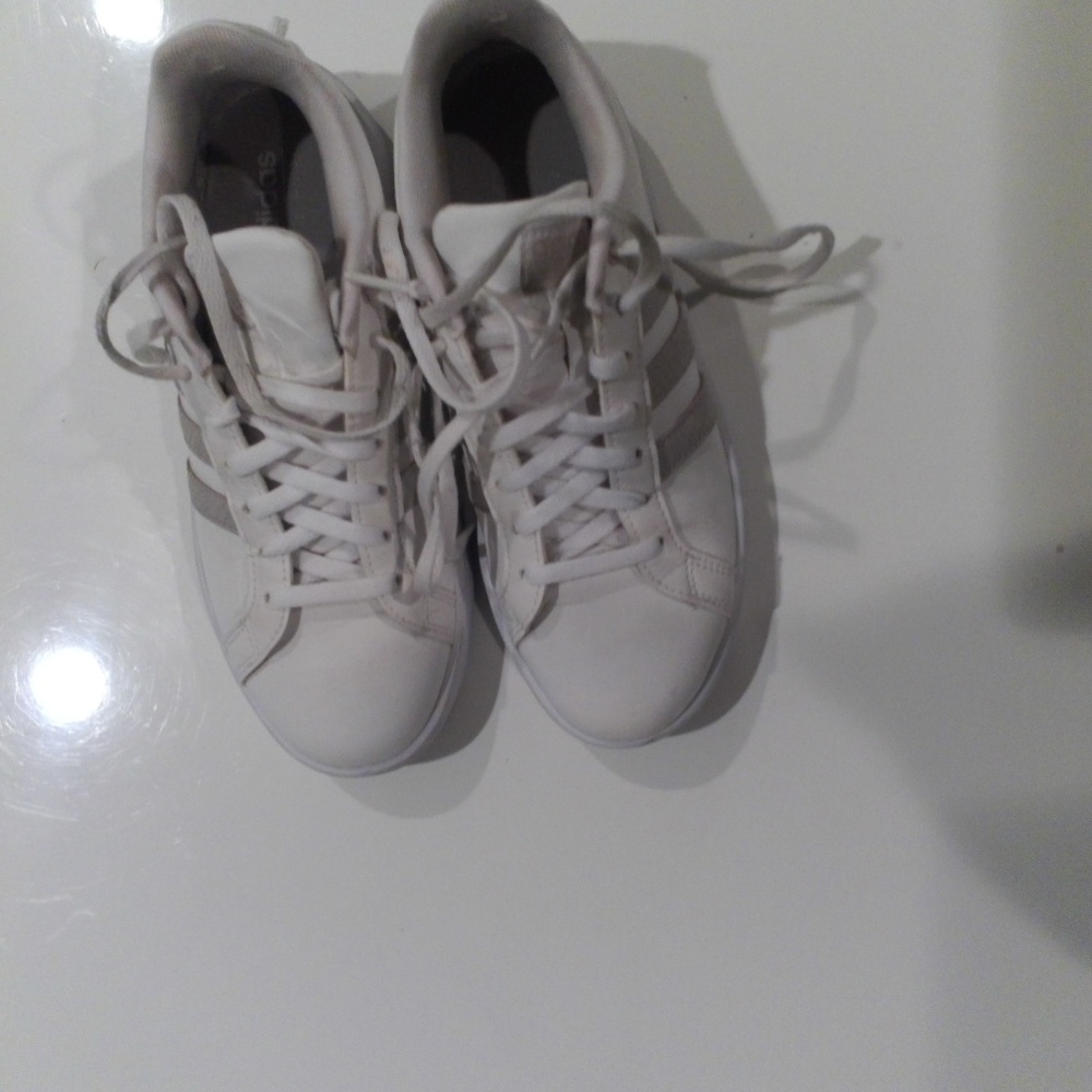 ladies sneakers